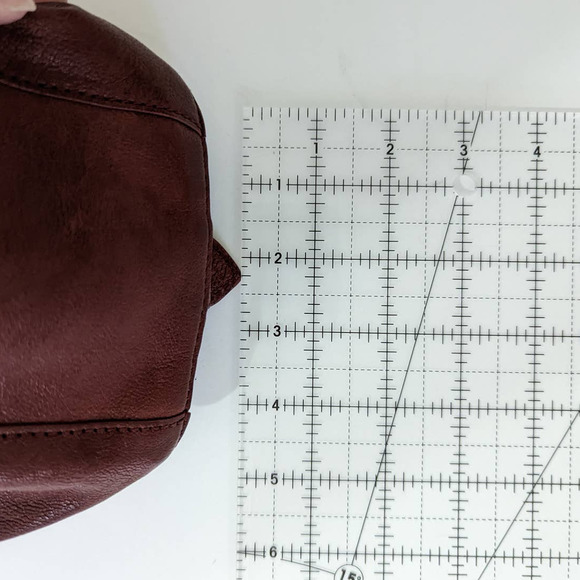 Isabella Fiore Burgundy Red Laser Cut Leather Zippered Shoulder Bag Preowned - Picture 10 of 10